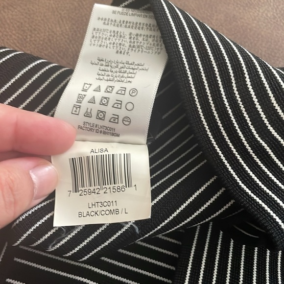 BCBG MaxAzria bandage mini skirt/ great condition/ black & white striped/ large - Picture 6 of 6